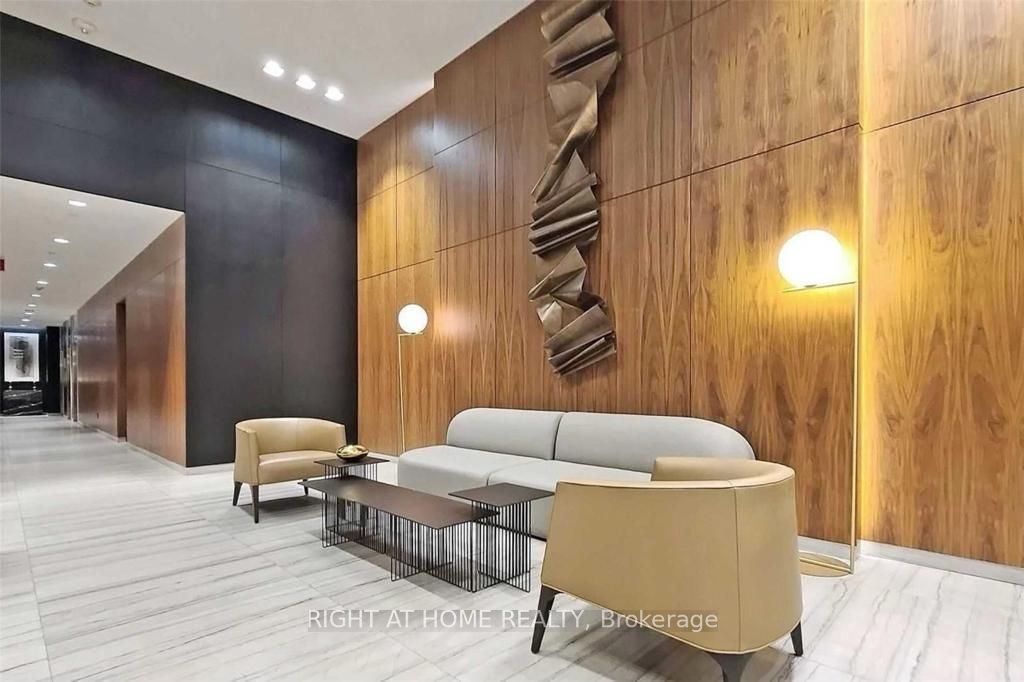 8 E Eglinton Ave 2705