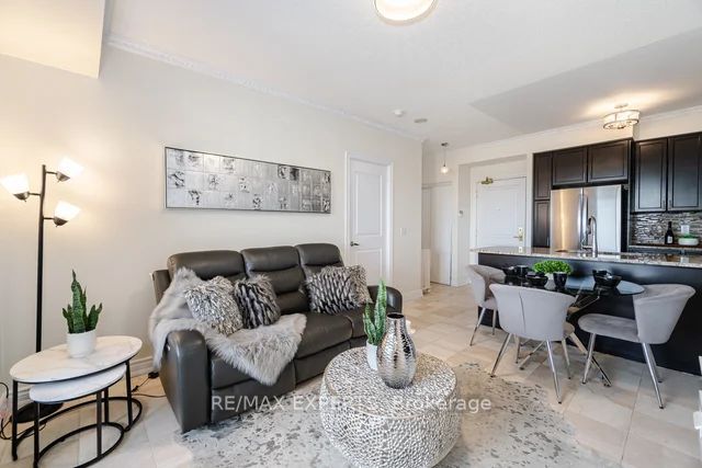 9255 Jane St 809