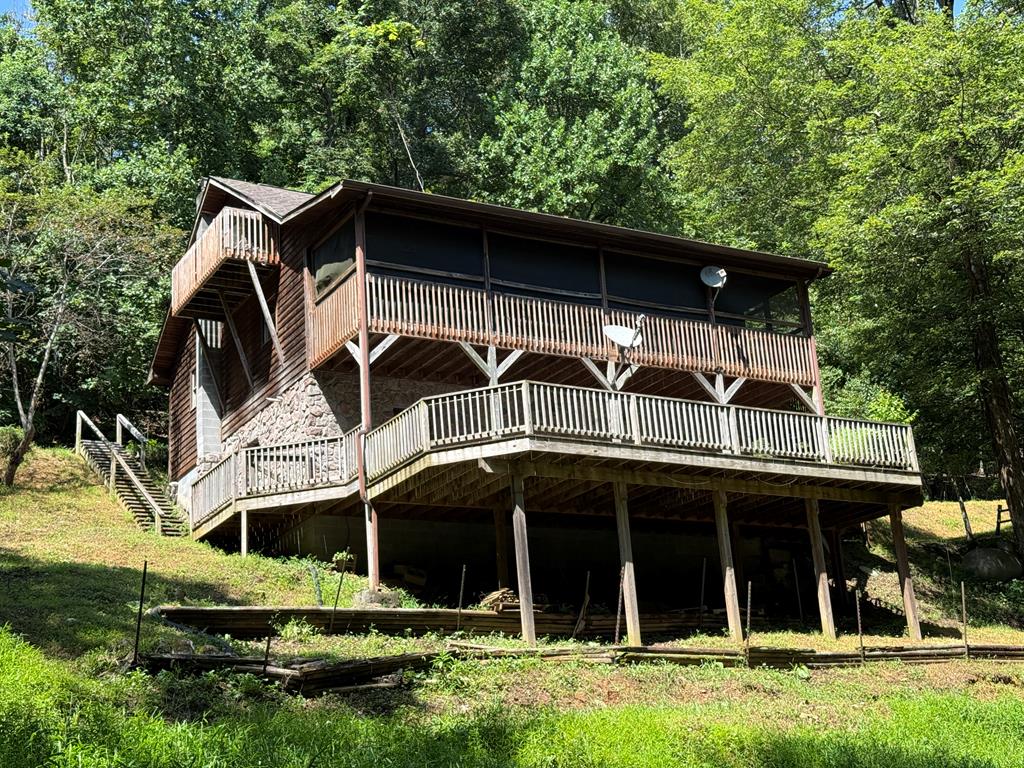 102 Overland Trail
