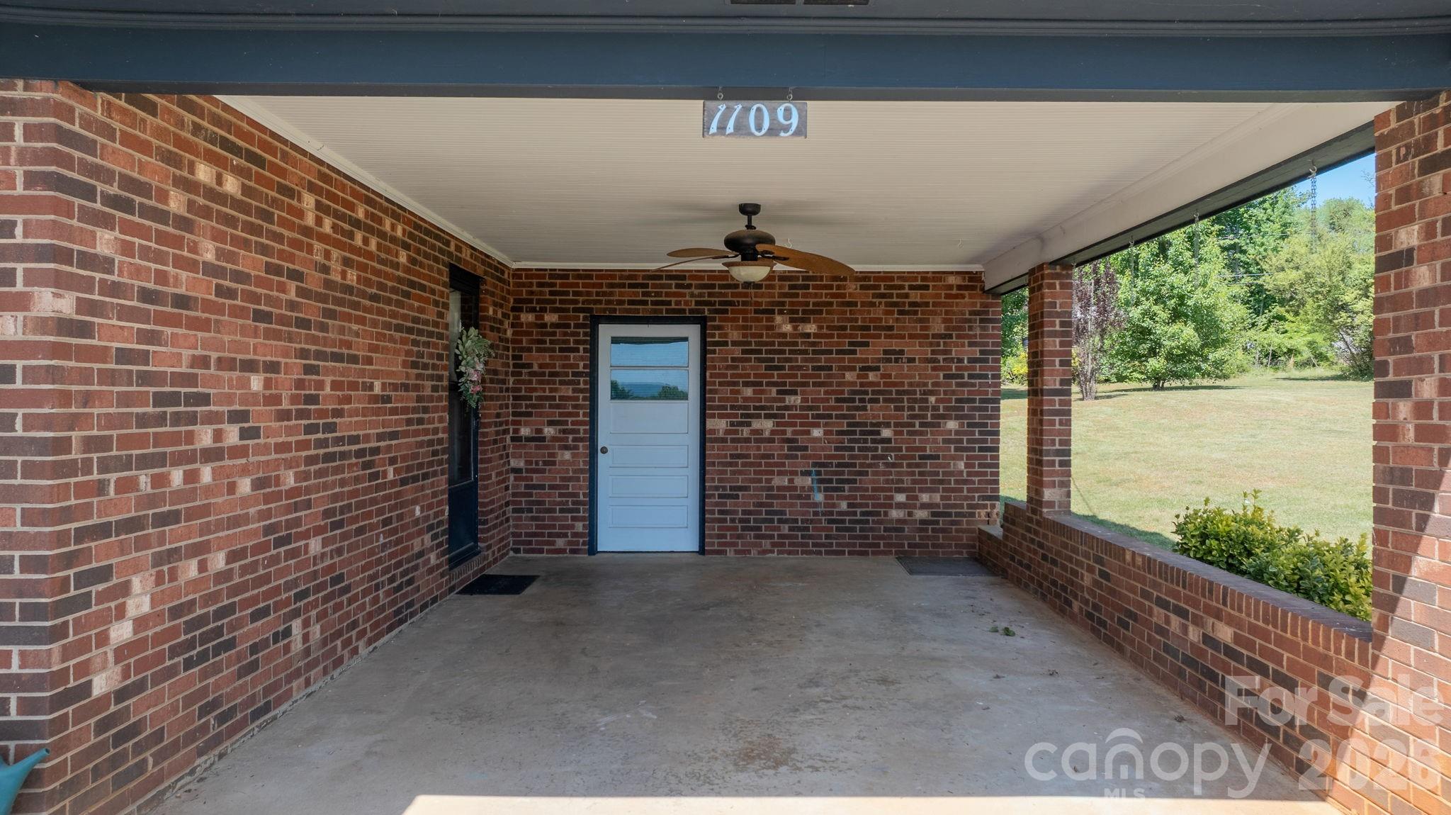1109 Windsong Circle