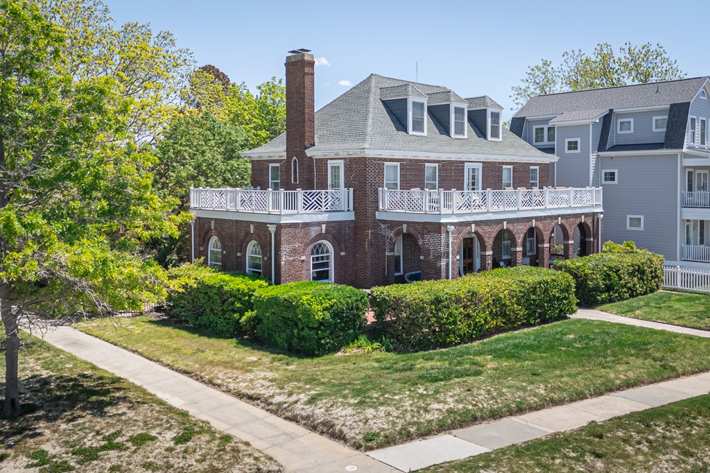 212 Bay Ave 9A