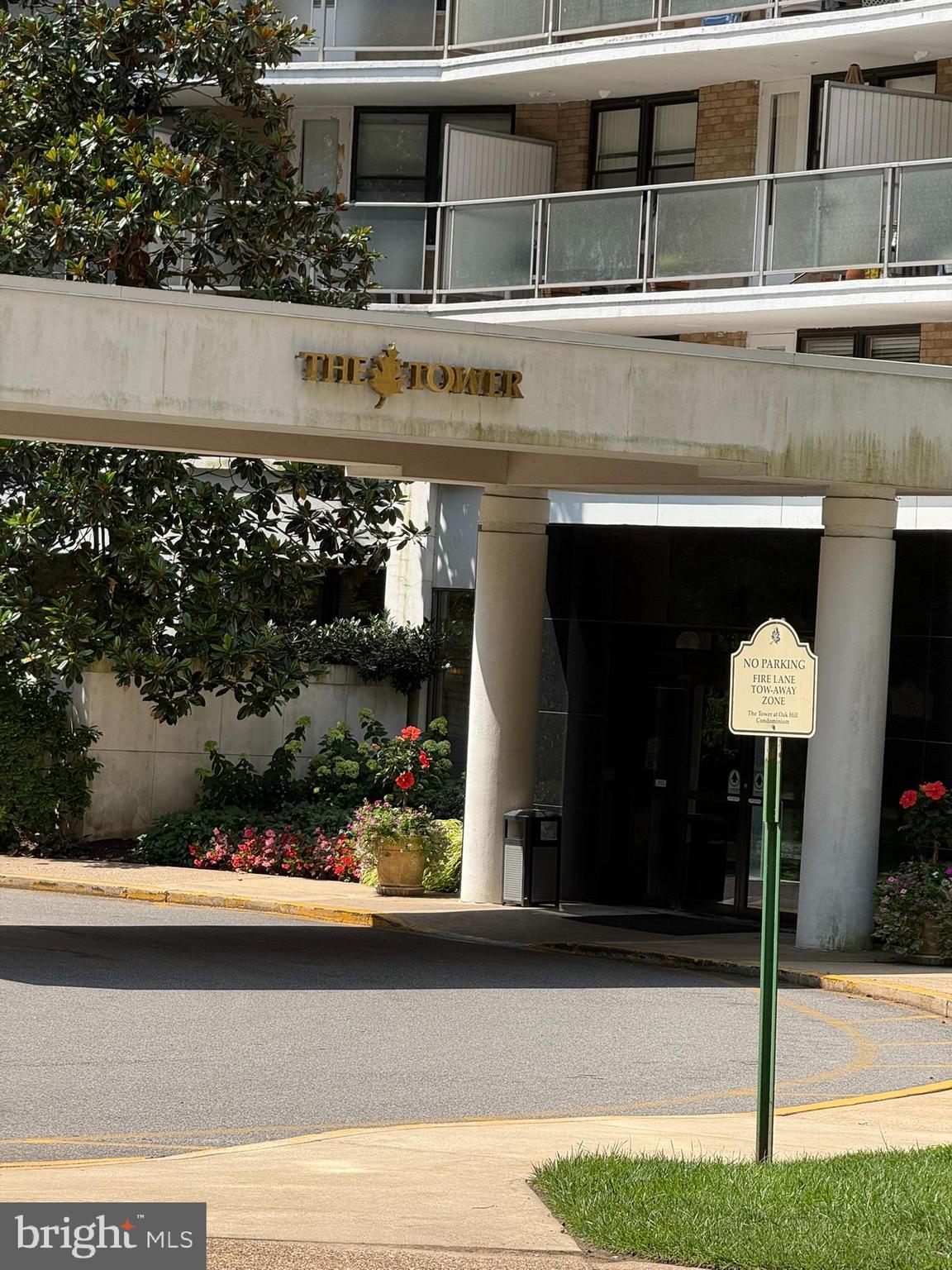 We are now offering for sale this large studio at the Tower at Oak Hill. Renovated in 2026 with new state of the art kitchen. New hardwood floors throughout. New bathroom. Private balcony redone.  Huge dressing room . Condo fee includes water, heat air conditioning, pool, fitness room.   24 hour door person and management on site.   Great price !!!!        owner is Pennsylvania licensed real estate broker