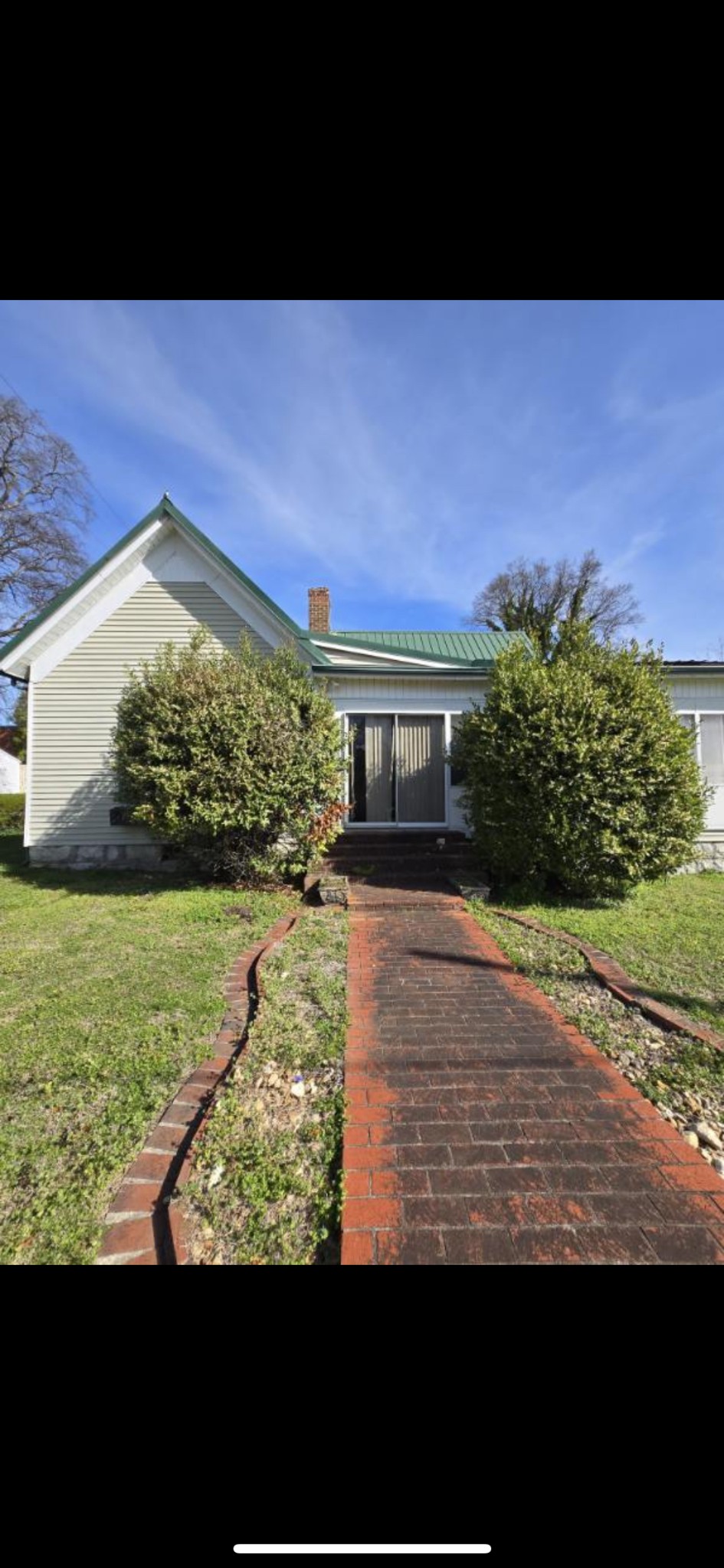 300 Maple St E — sold