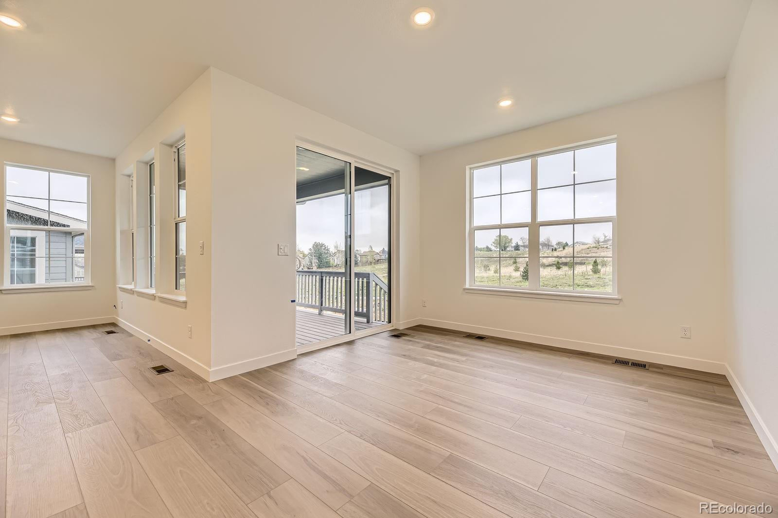 10736 Snowdon Street