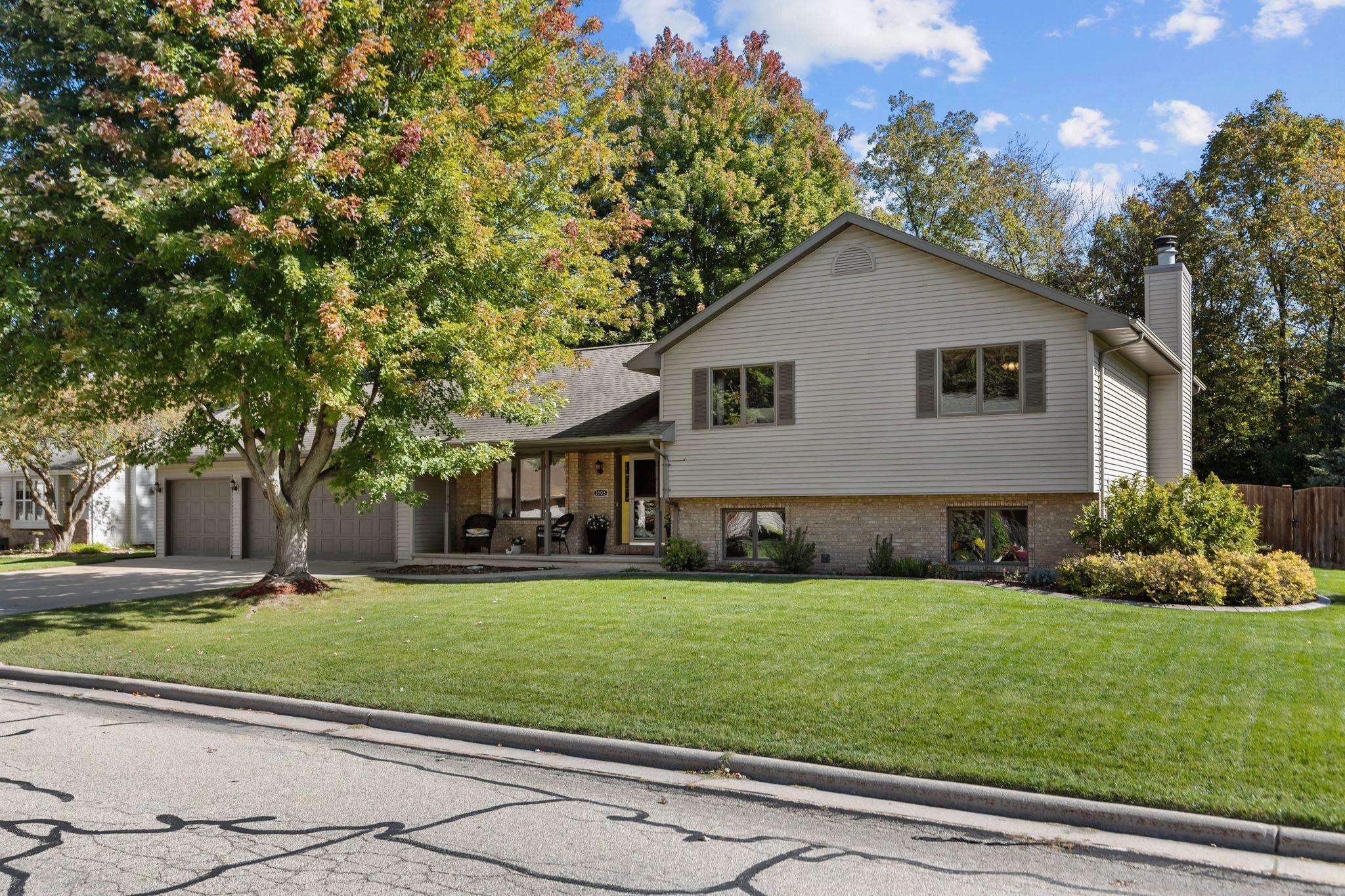 1605 Meadowbreeze Circle