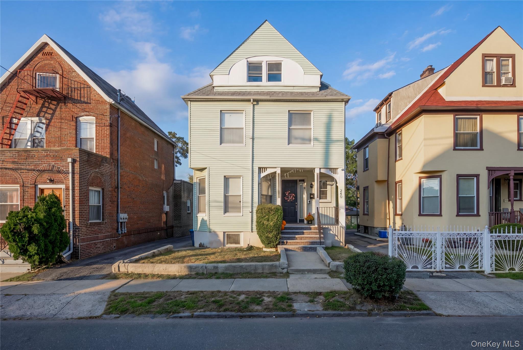 240 S 10th Avenue