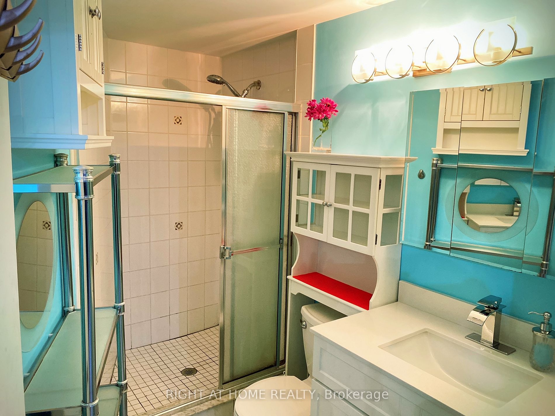 600 W Queens Quay Quay 108
