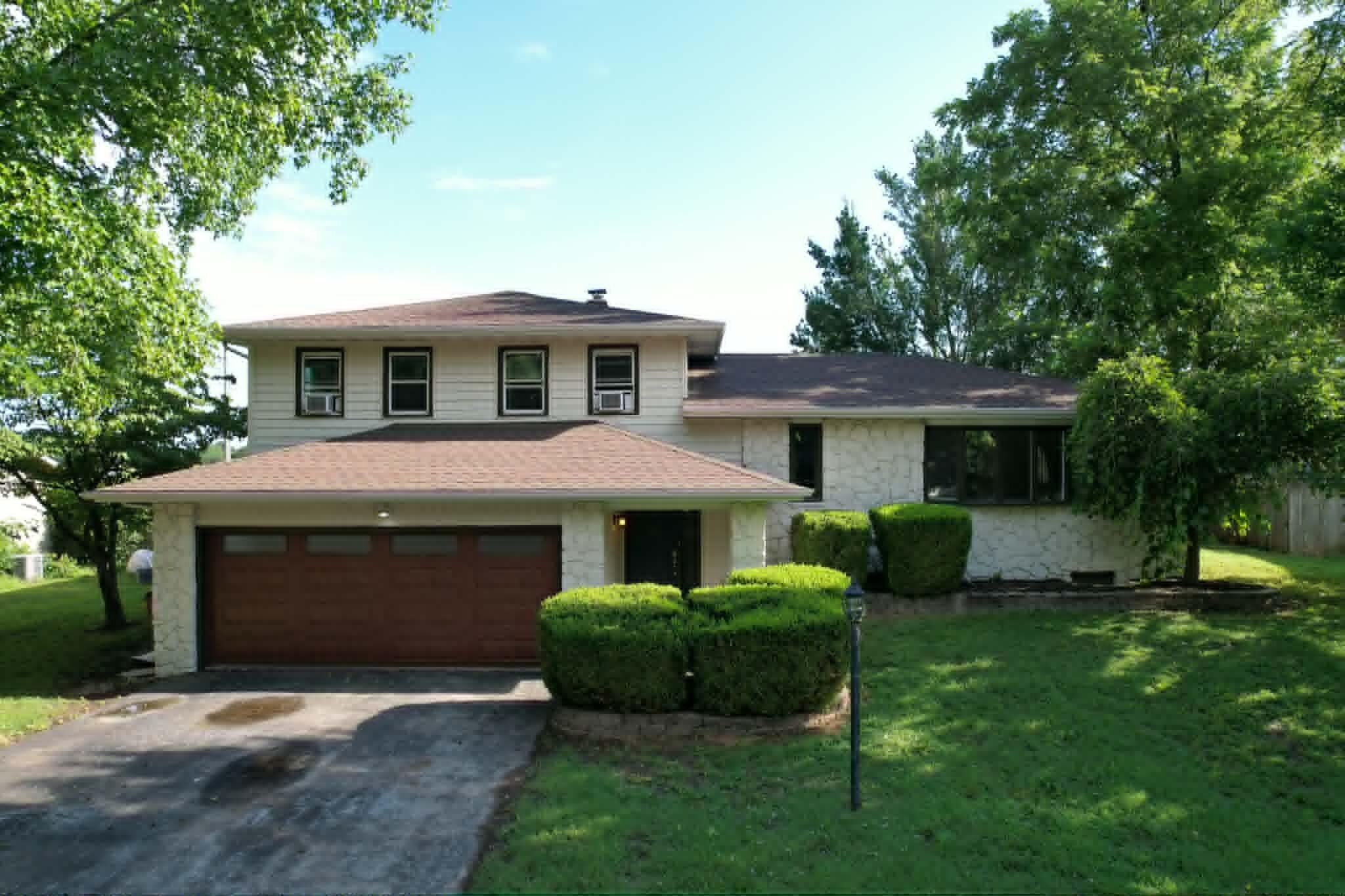 1017 W Meadowview Lane
