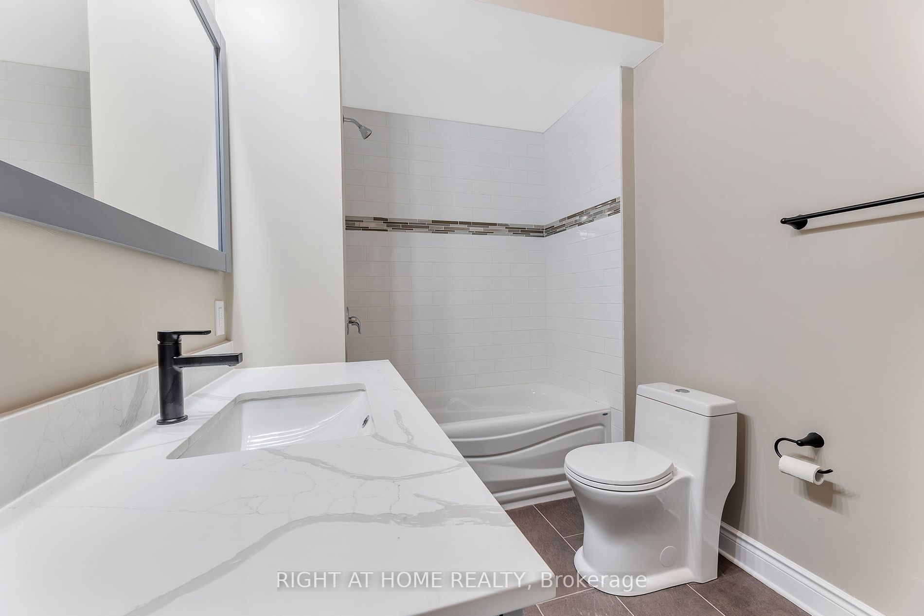 100 Cromwell Ave 1