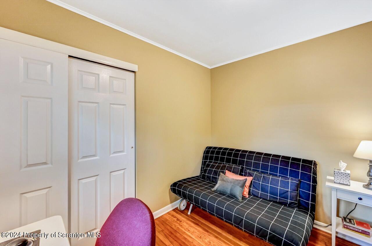 400 Montrose Avenue L113
