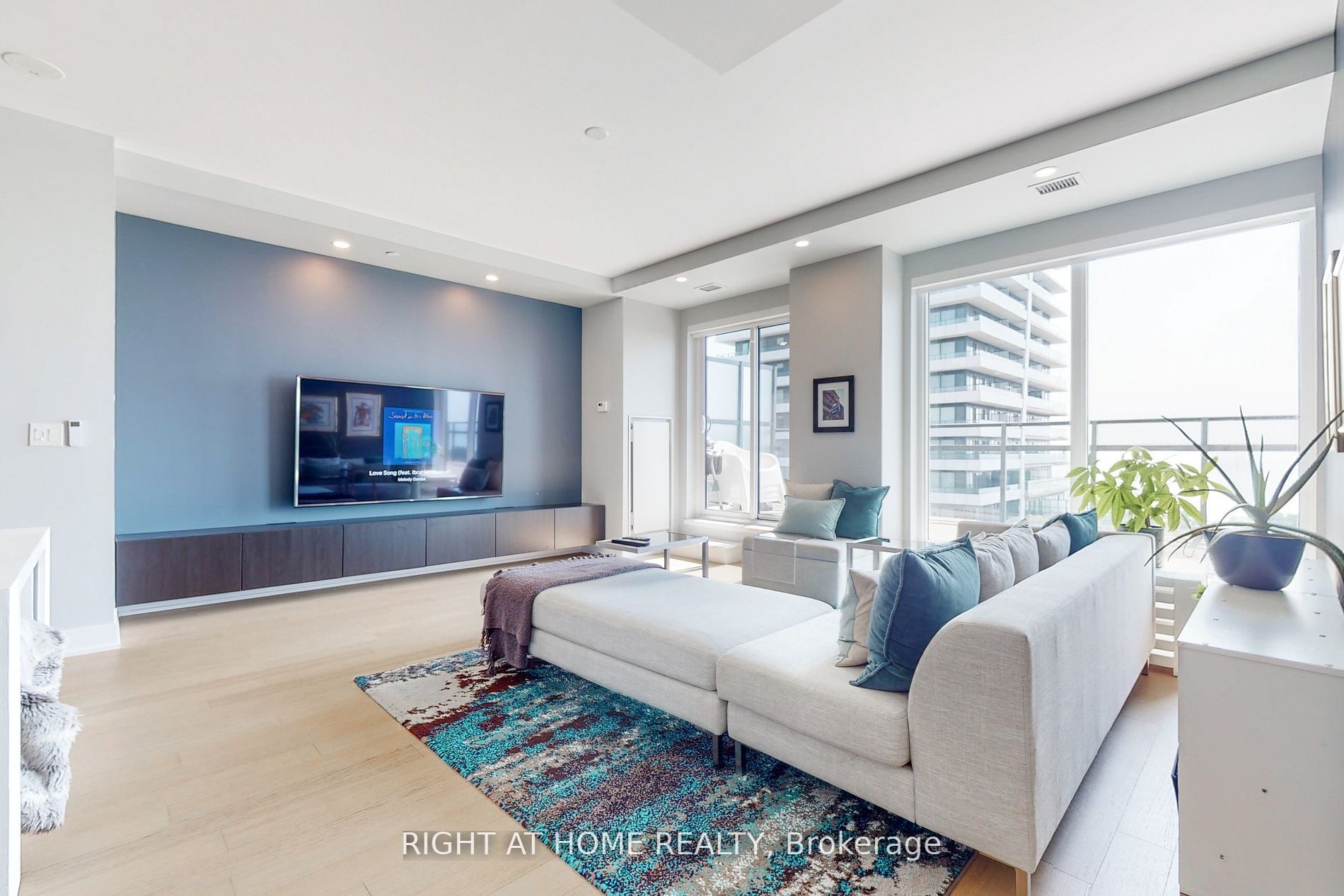 30 Shore Breeze Dr 1318