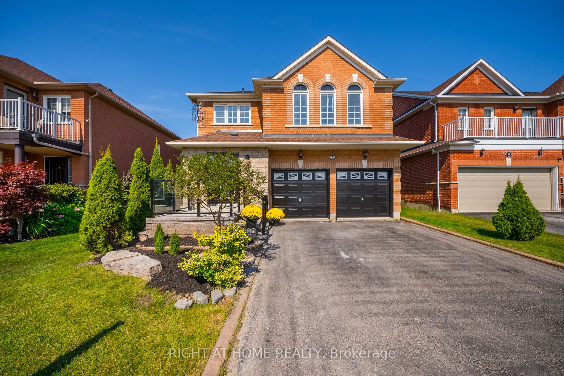 49 Ball Cres