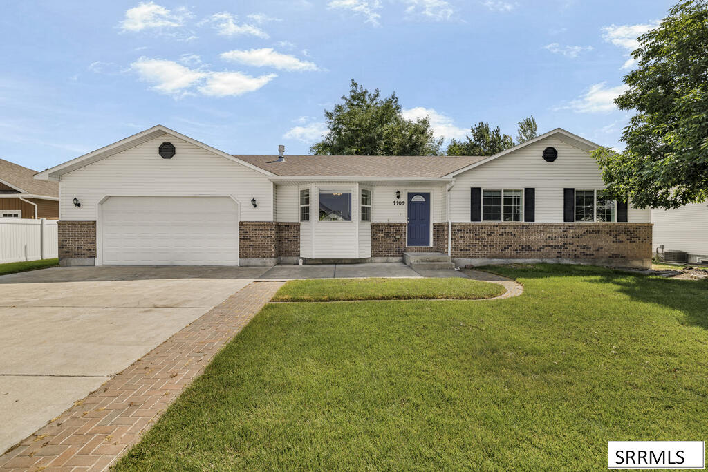 1109 S Diamond Circle