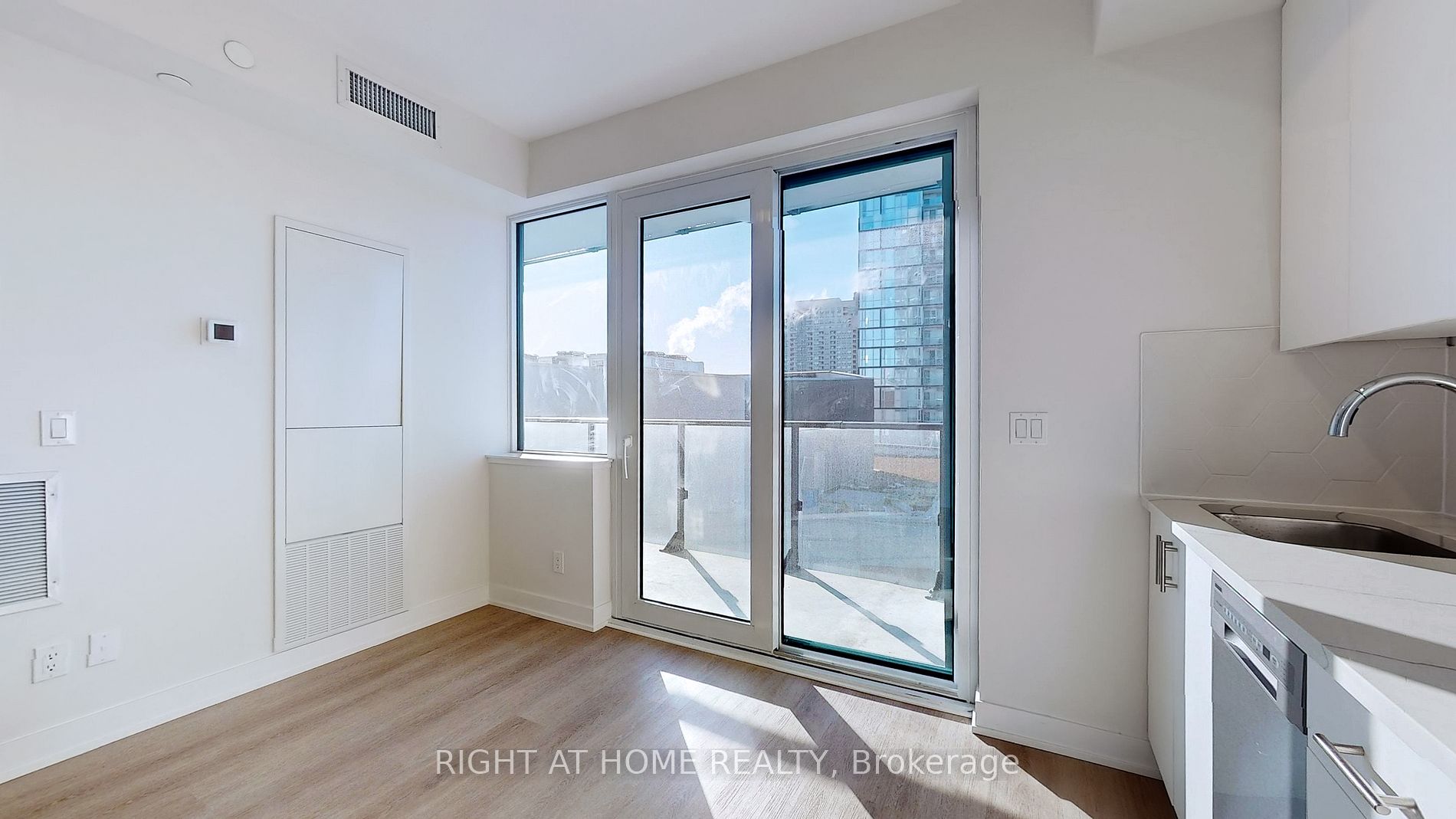 15 Ellerslie Ave 1603