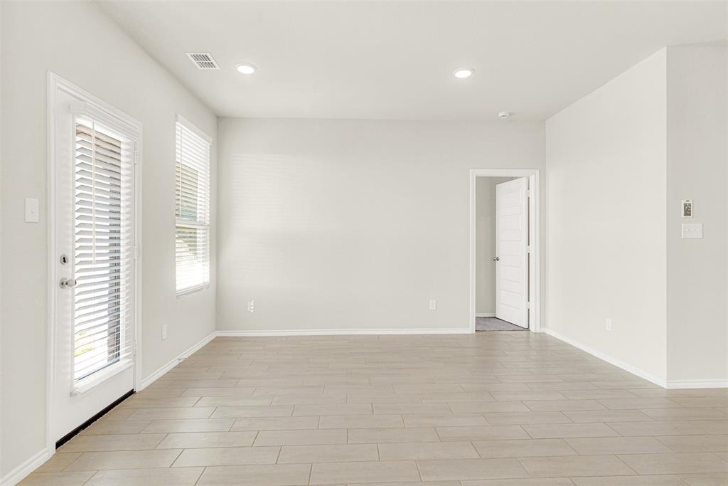 949 Ravenwood Lane