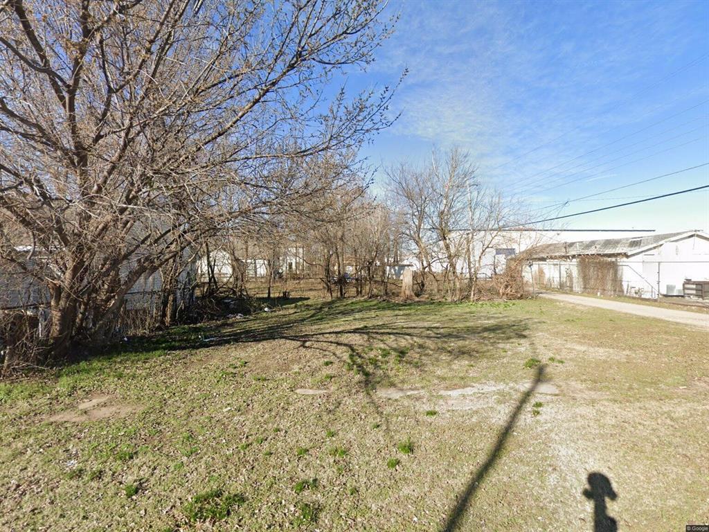 N 60 ft of lots 27 & 28. Great smaller lot to build on and investment.