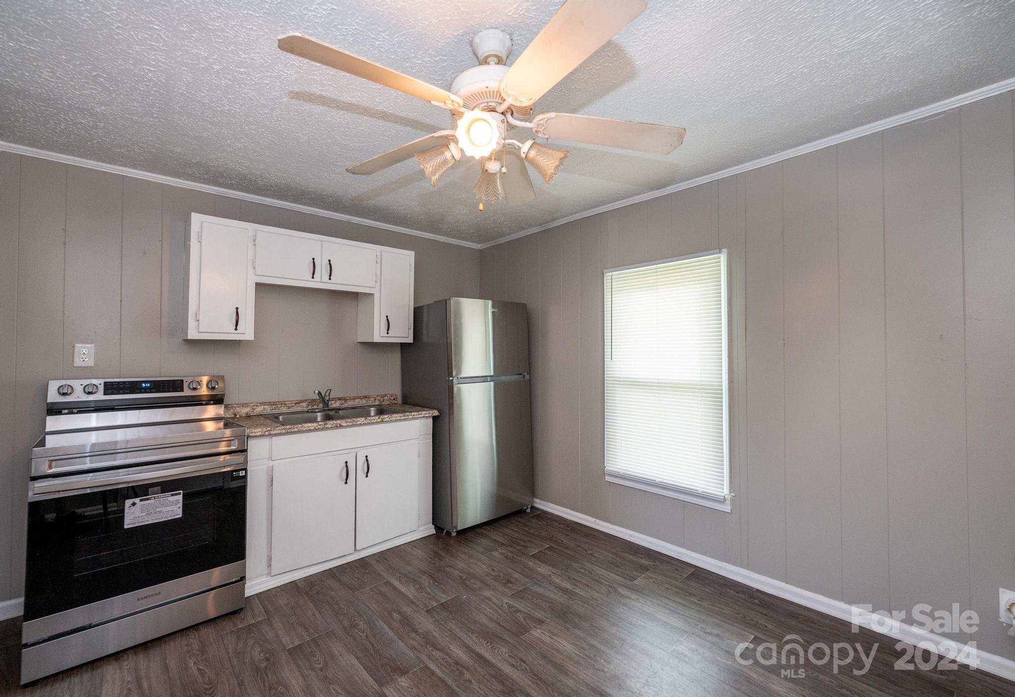 612 Center Street NW