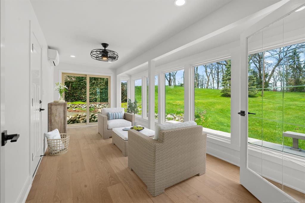 7533 Roberta Lane