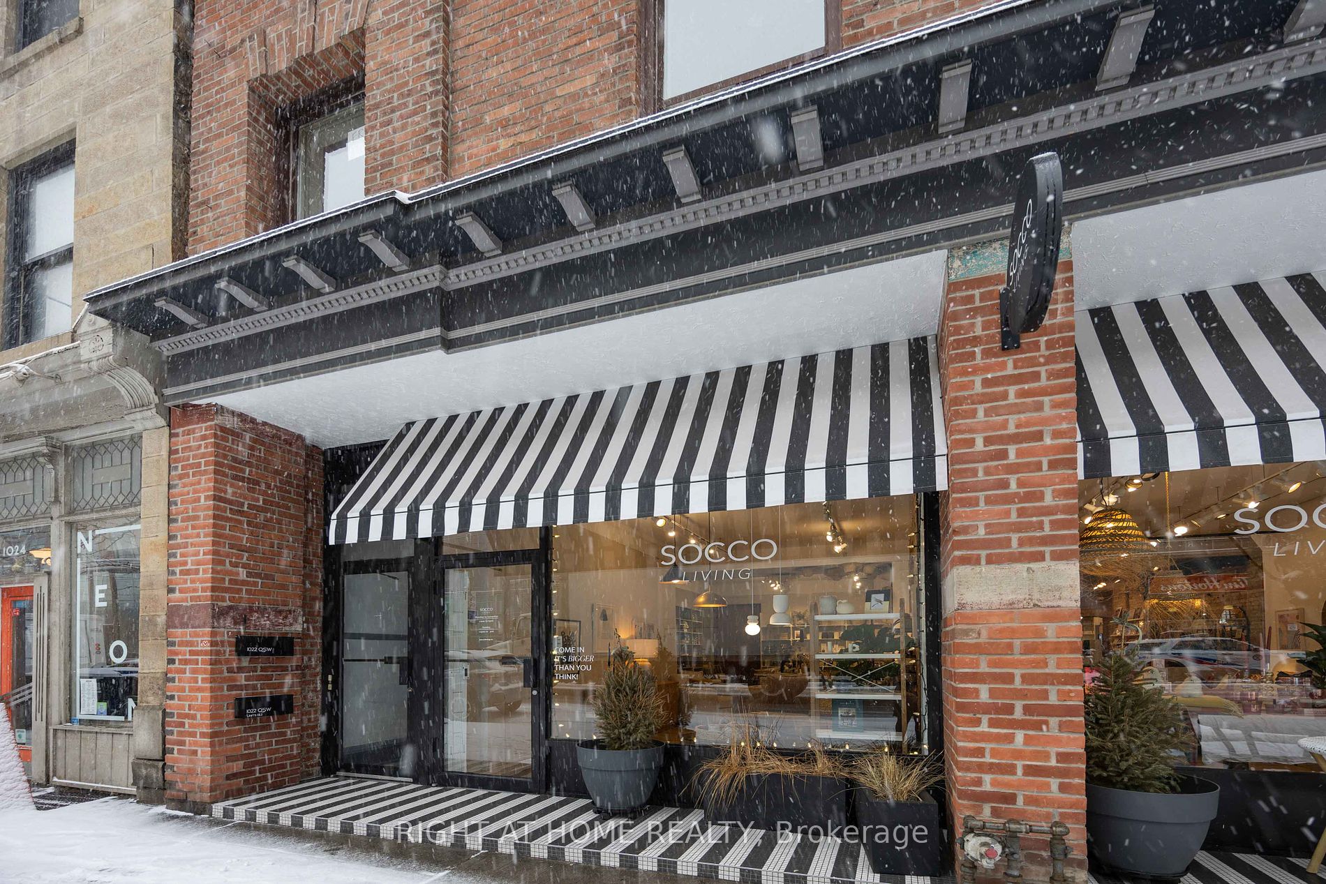 1169 W Queen St 415