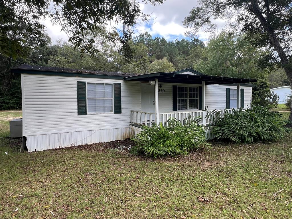 Three bedroomtwo bath home on .76 acres. Fully remodeled, with a new bathroom and new flooring throughout. Move in ready. Perfect to an investor or a growing family. PRICED TO SELL!!!! Owner is a Realtor License #347177