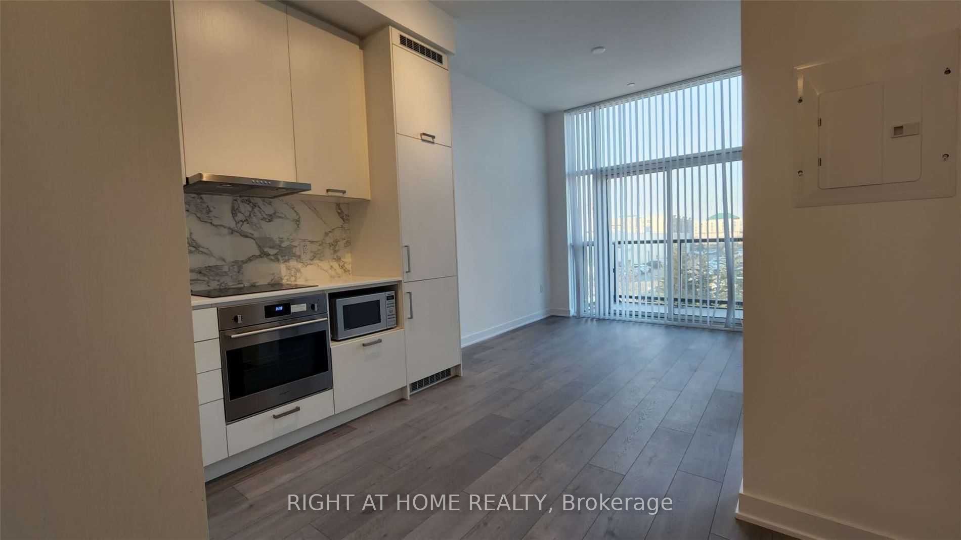 10 Honeycrisp Cres 212