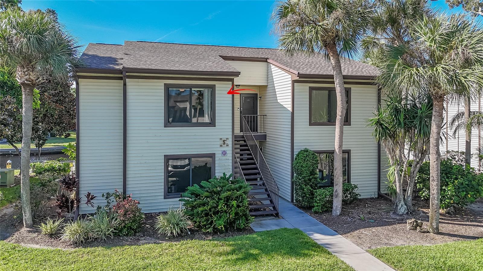 Best views in the complex. Welcome to your private slice of paradise in the heart of Tarpon Springs. Beautifully remodeled unit amazing water views, porch to enjoy the views. Boat slips are available on a first come first serve basis. Brand new appliances, flooring, paint, kitchen, and bathroom, Quiet, friendly condo community is ideally located just down the road from Tarpon Springs Sponge Docks, boutique shopping, fine dining and scenic parks.