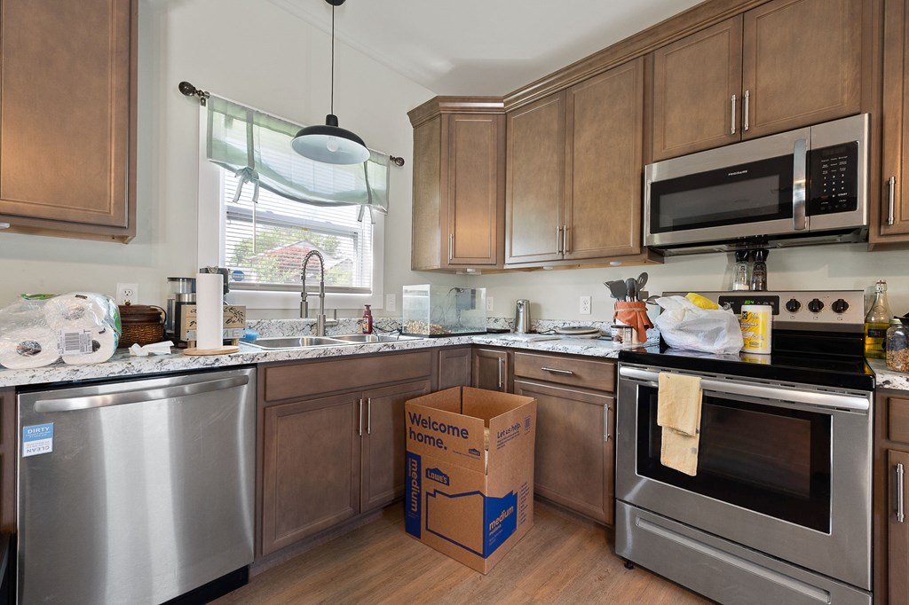 220 E 16th St