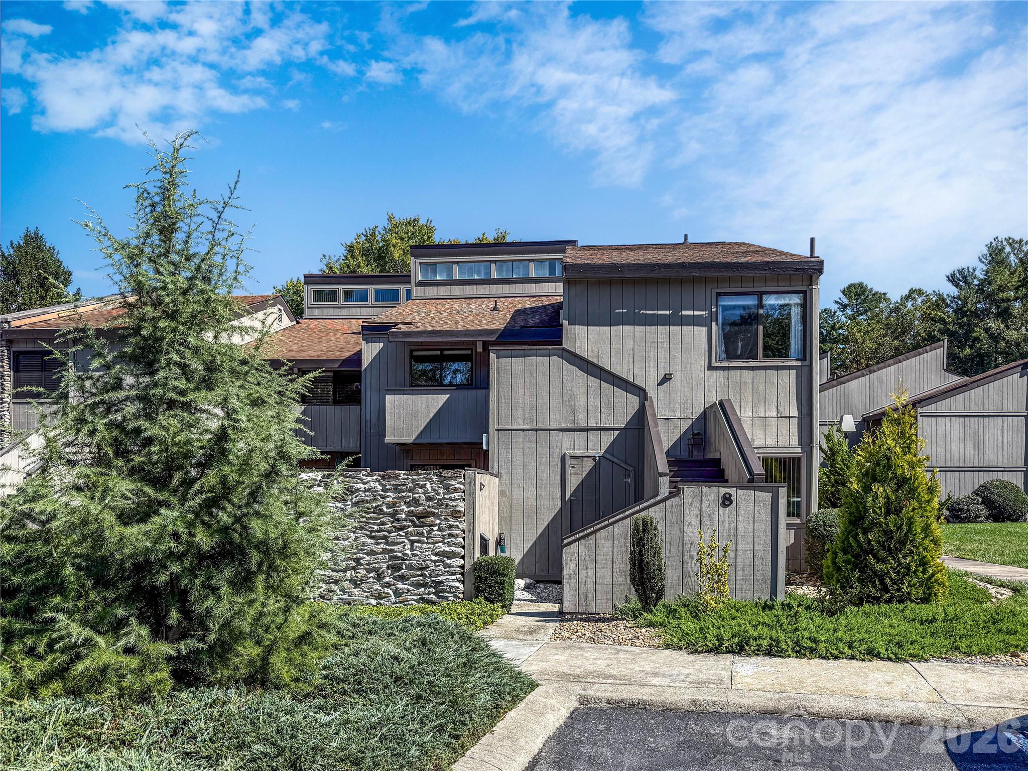 8 Lakemoor Lane 8