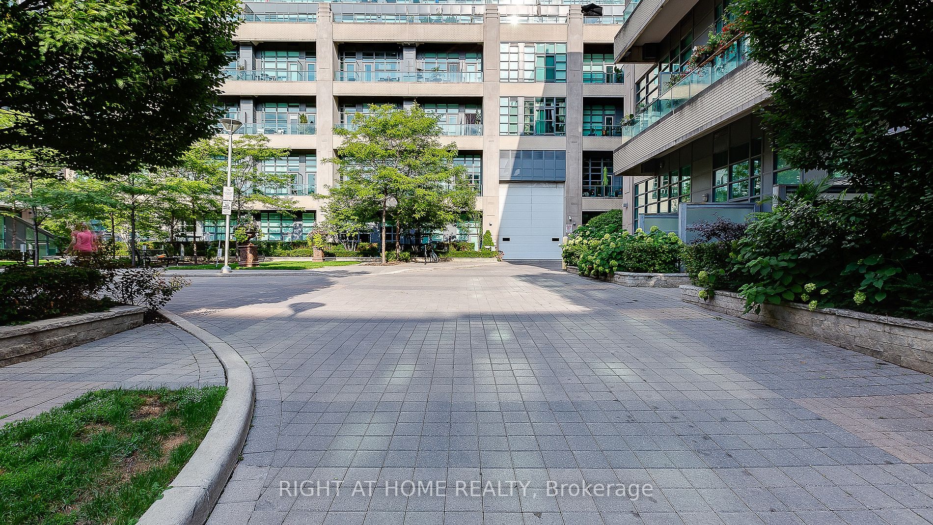 380 Macpherson Ave 314