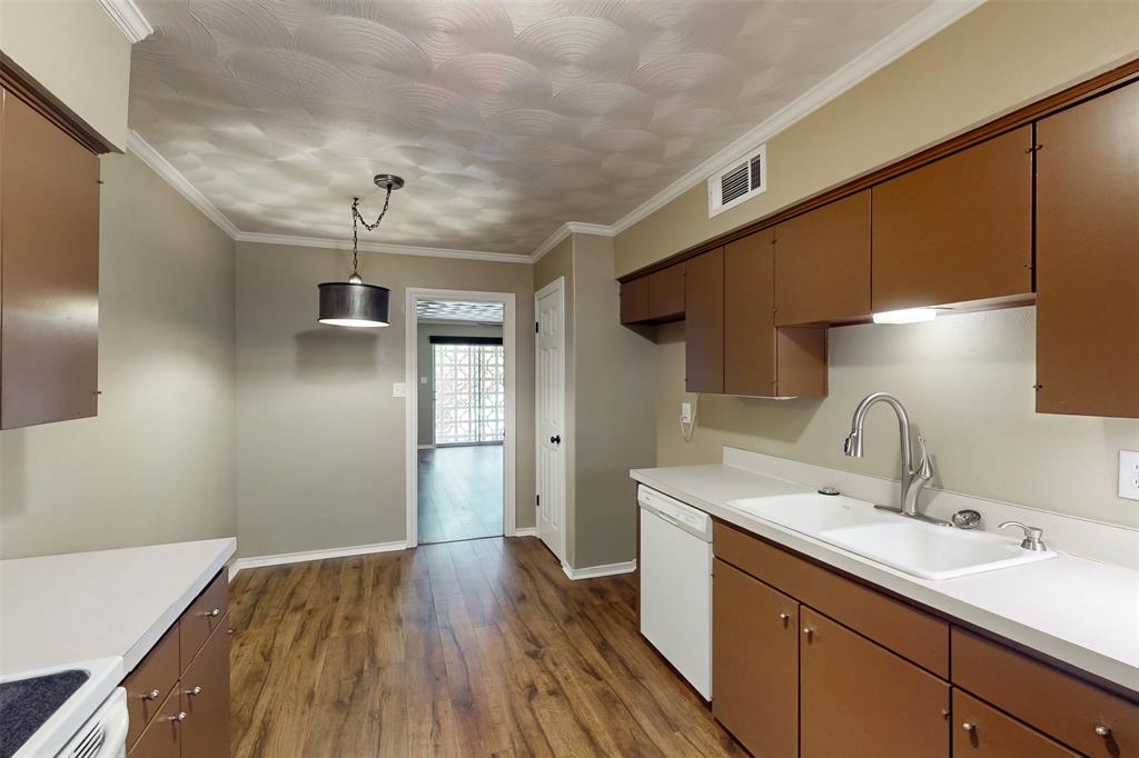 2301 Ridgmar Plaza 8