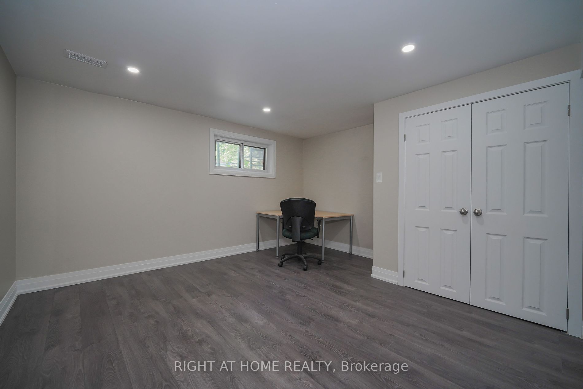 50 Coral Harbour Cres Unit B