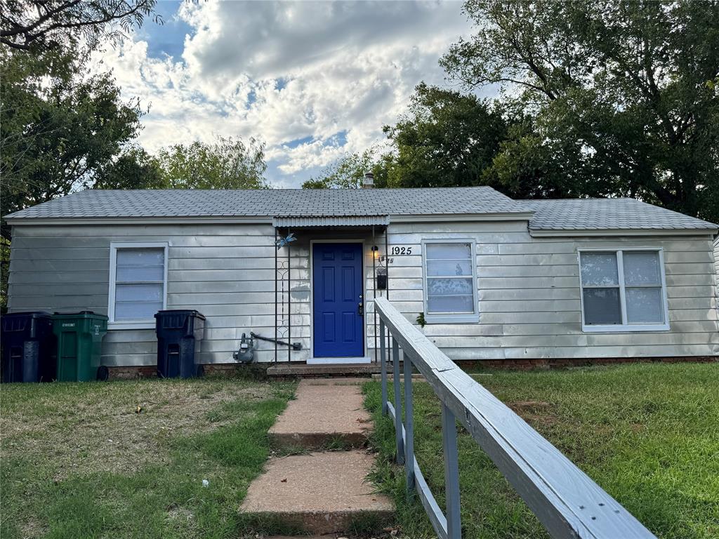 Newly renovated, painted Interior , flooring. Clean and ready to move in.