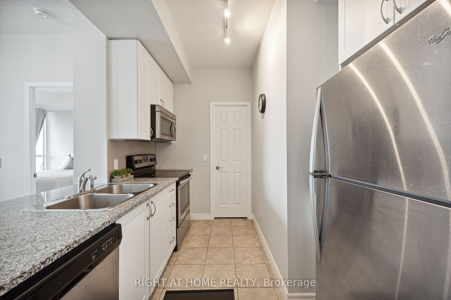 339 W Rathburn Rd 819