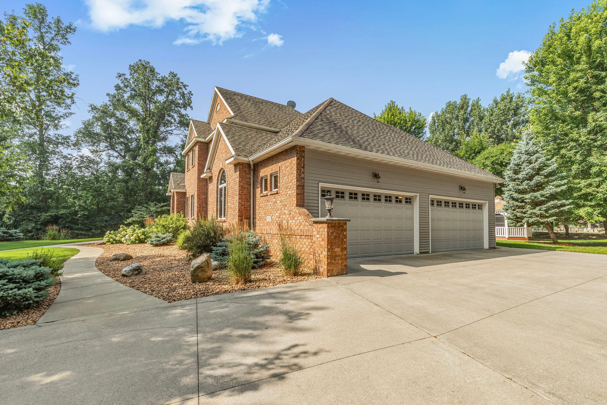 1621 Blackberry Circle