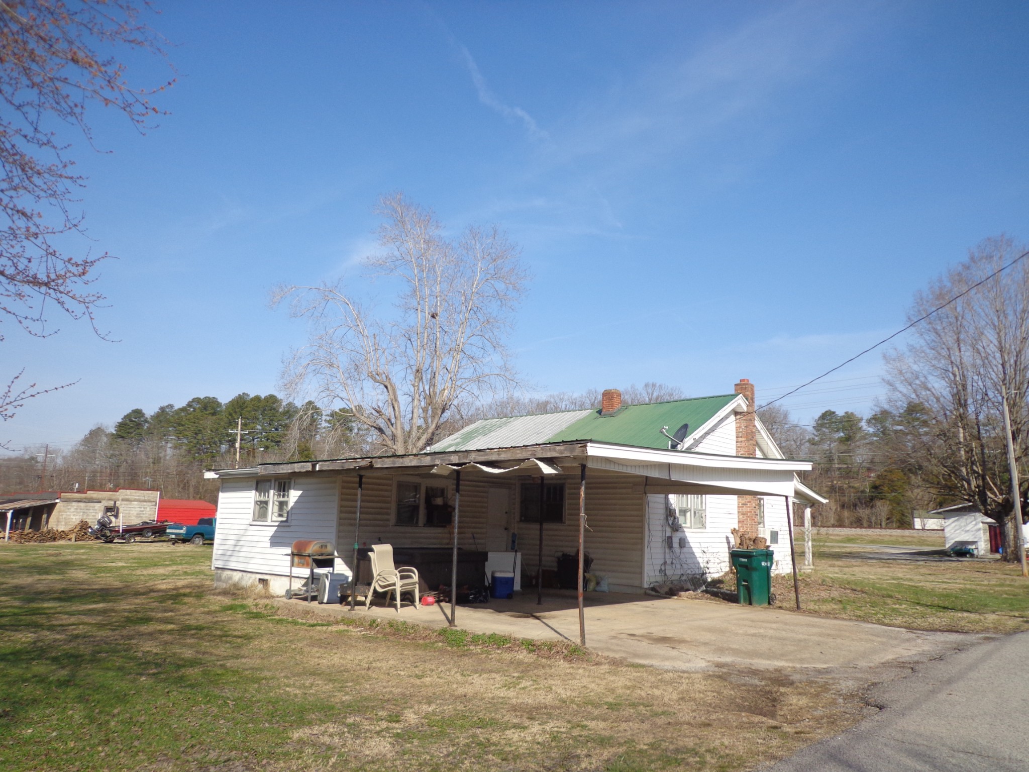 918 E Main St