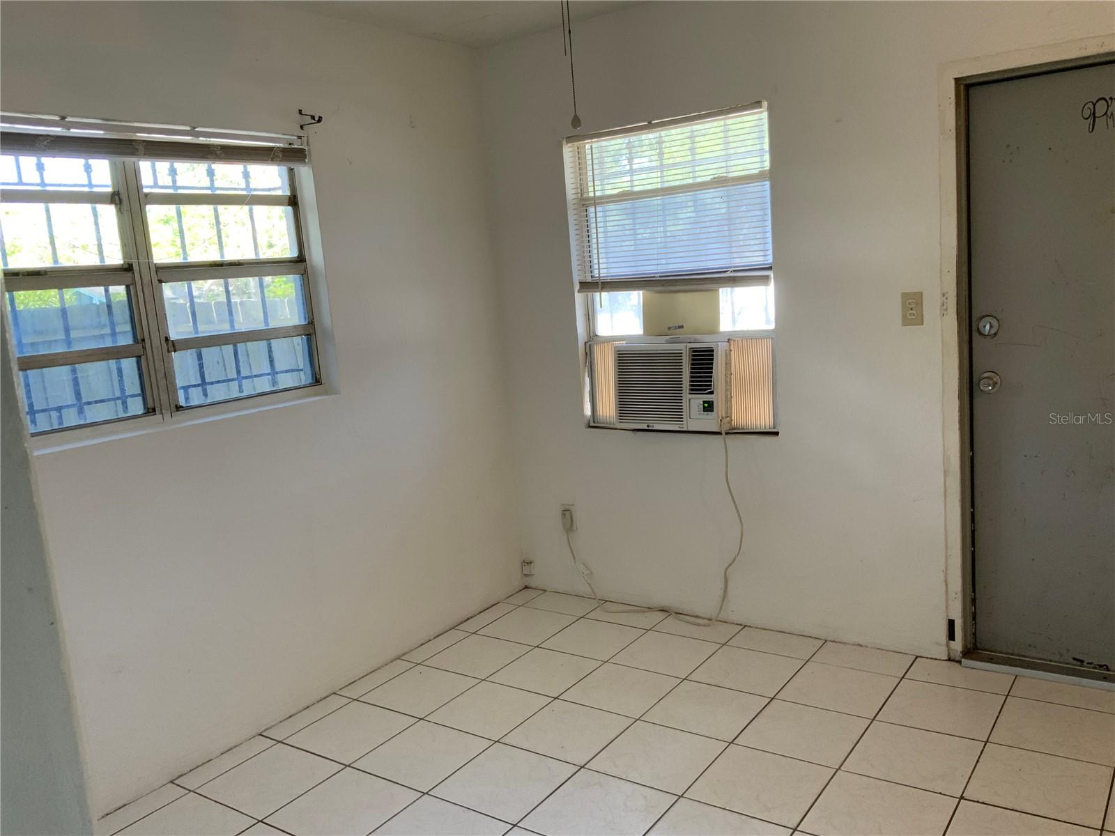 2926 N Orange Avenue