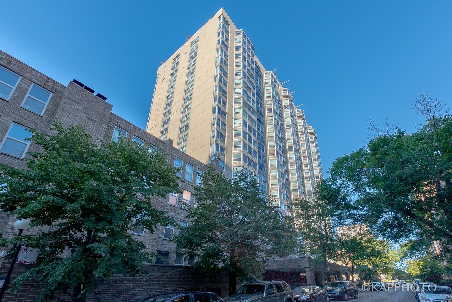 1 bed/1 bath condo in a full-amenity building located in Buena Park, with 24-hour doorperson, exercise facilities, deck/grill area, and rooftop pool. Unit features updated kitchen, stainless steel appliances, & newer bath. Huge living room, oversized bedroom, & plenty of closets. Close distance to the lake, Montrose Beach/Park, and CTA Red Line station. Ideal neighborhood with great shops and restaurants. Heat, A/C, and basic cable/internet included in the rent. Available 9/1/2025.