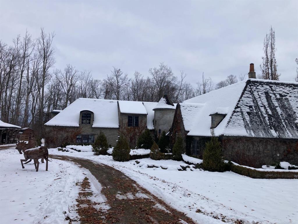 Stunning 4-bedroom, 3-bathroom home on 40+ acres in Deckerville! Featuring over 6,500 sqft of living space, 3 fireplaces, a gourmet kitchen with breakfast nook, formal dining, library/den, and spacious sitting areas. Enjoy country privacy with plenty of room for outdoor activities. A rare opportunity for luxury rural living!