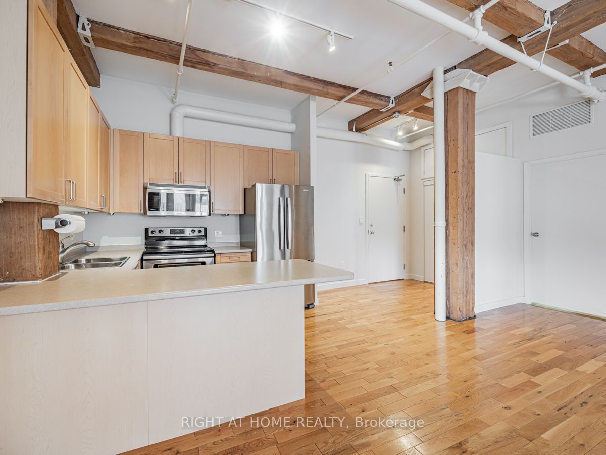 90 Sherbourne St 205