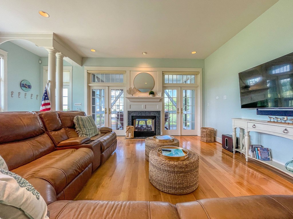 168 Sunset Blvd 65