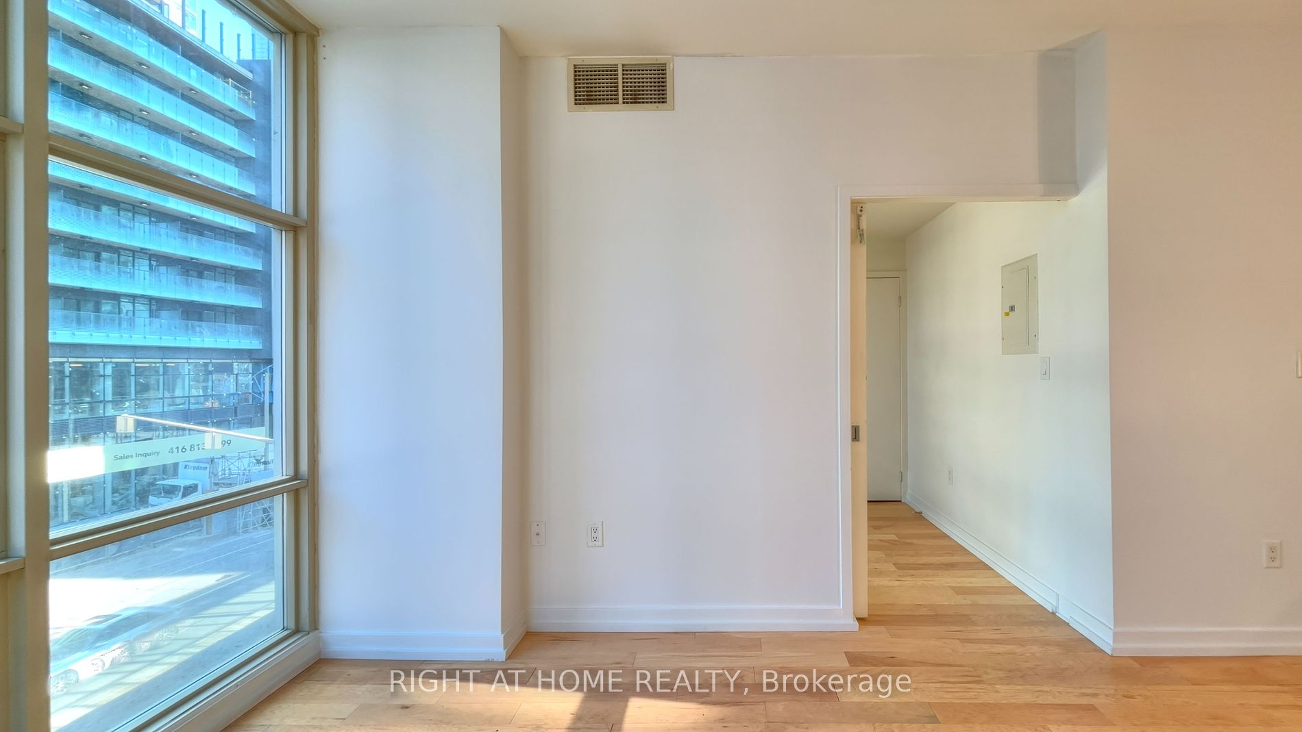 9 Spadina Ave 312