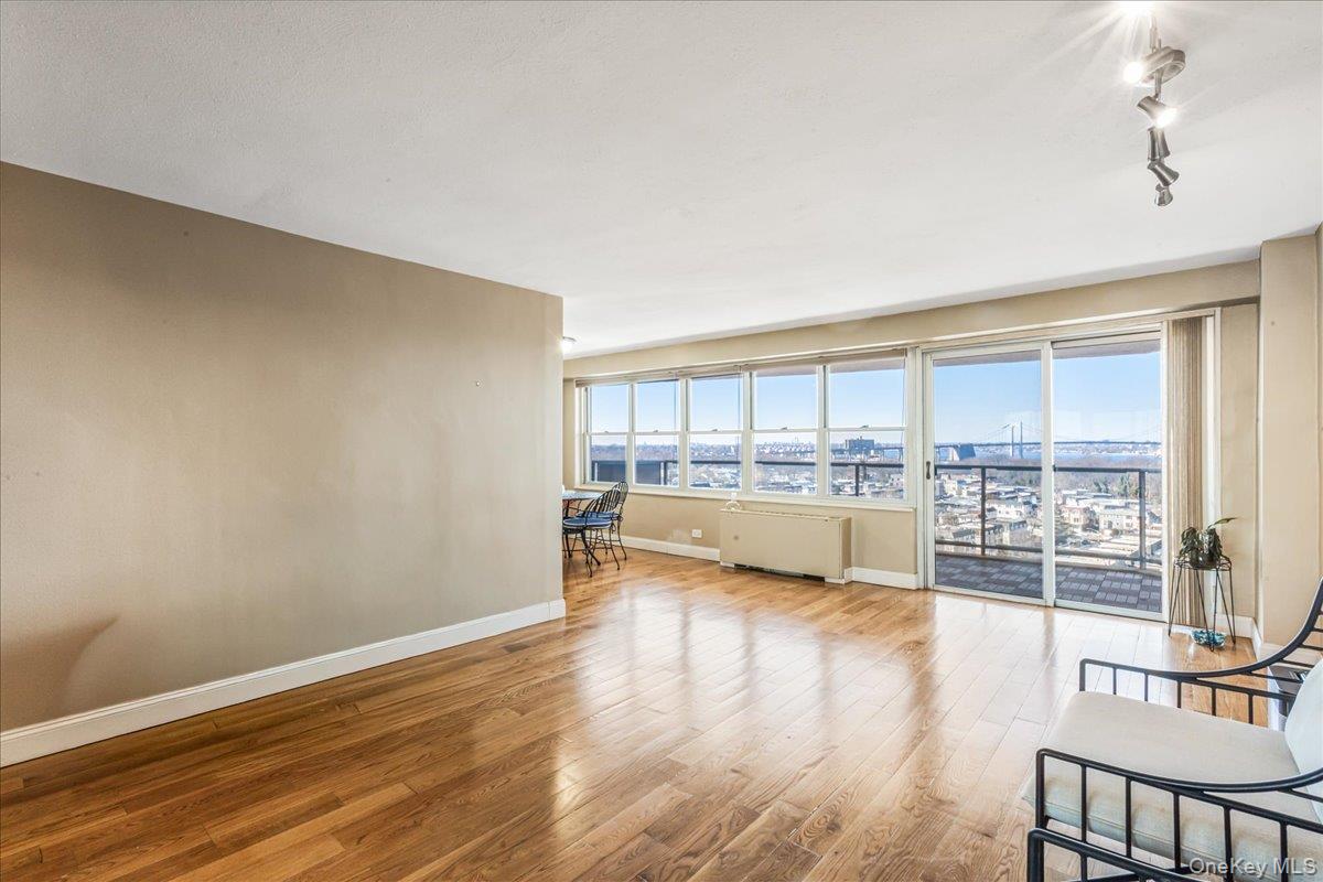 Welcome to The Towers at Waters Edge!This spacious 1-Bedroom, 1-Bath Deluxe residence in the sought-after Americana Tower is ready to welcome its new owner. Bathed in natural sunlight, this beautiful unit features gleaming hardwood floors, stainless steel appliances, and an abundance of closet space designed for comfortable living.Wake up each day to the most breathtaking, panoramic views of the Manhattan skyline, Long Island Sound, and Little Neck Bay, a truly spectacular backdrop in every season.Perfectly and centrally located, you’ll enjoy convenient access to transportation, shopping, parks, dining, houses of worship, and more, offering everything you need right at your doorstep.The development offers resort-style amenities including, State-of-the-art fitness center, Pool club, Tennis courts, Pickleball courts, 24-hour security, Doorman, plus an on-premises dry cleanerThis is more than a home… it’s a lifestyle. Special Bonus, pets welcome, some breed restrictions do apply. A must-see!