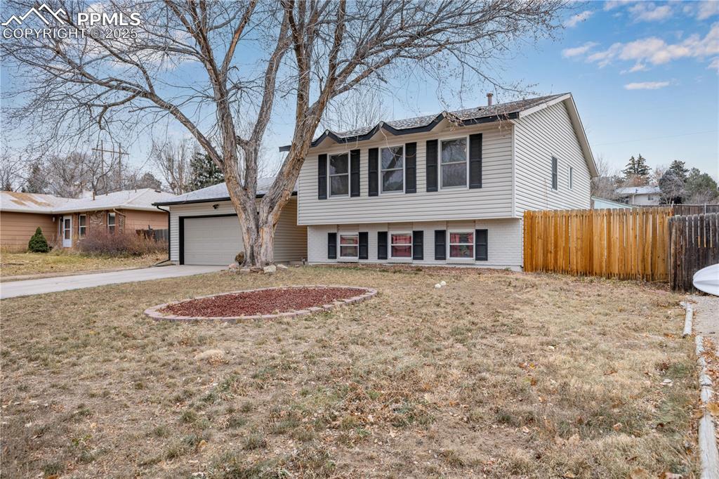 Stunning Briargate Bi-Level that was remodeled a few years ago! Skyline Hiking trail right behind the home, close to Chapel Hills mall and schools! Plenty of parking and tons of usable space, fireplace in the basement garden level. Huge backyard for entertaining or just relaxing.