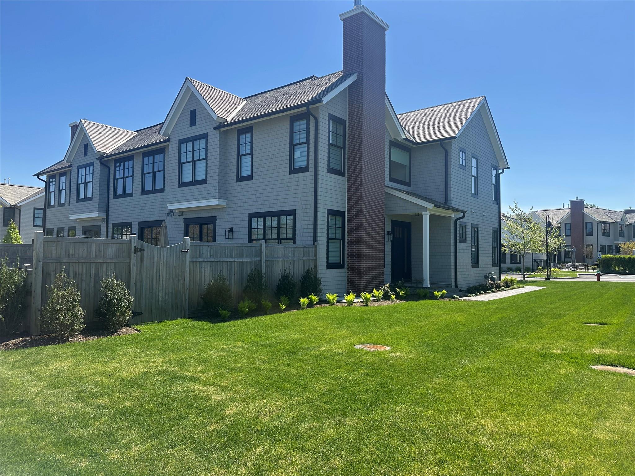 8 Magnolia Drive 2A