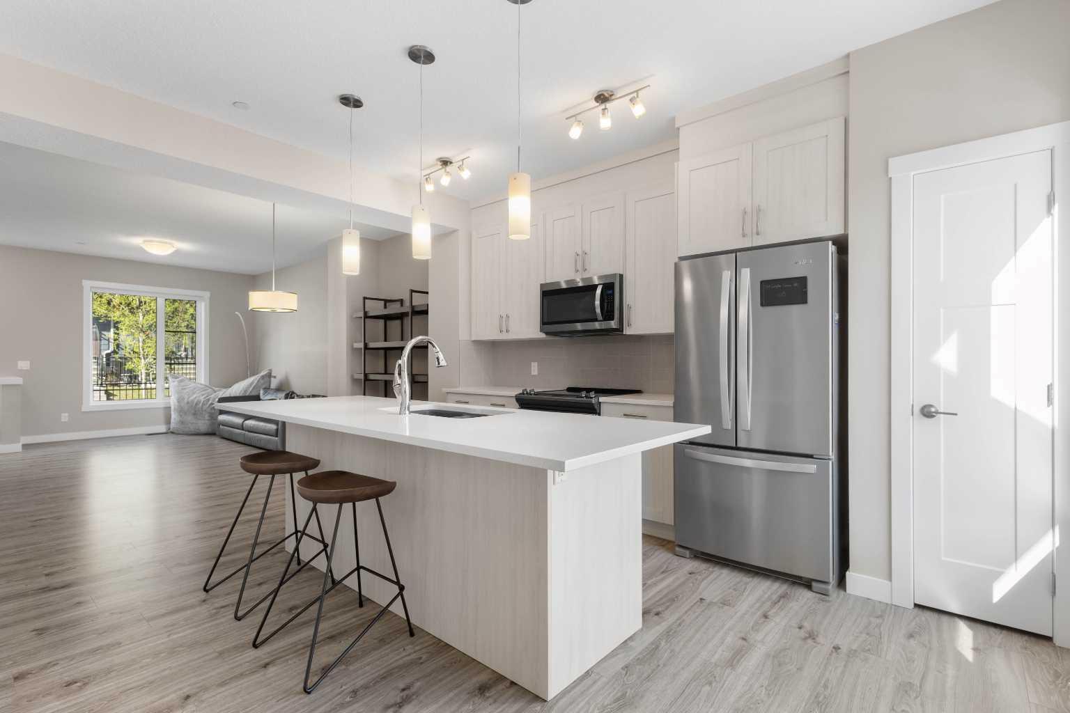 144 Livingston Common NE