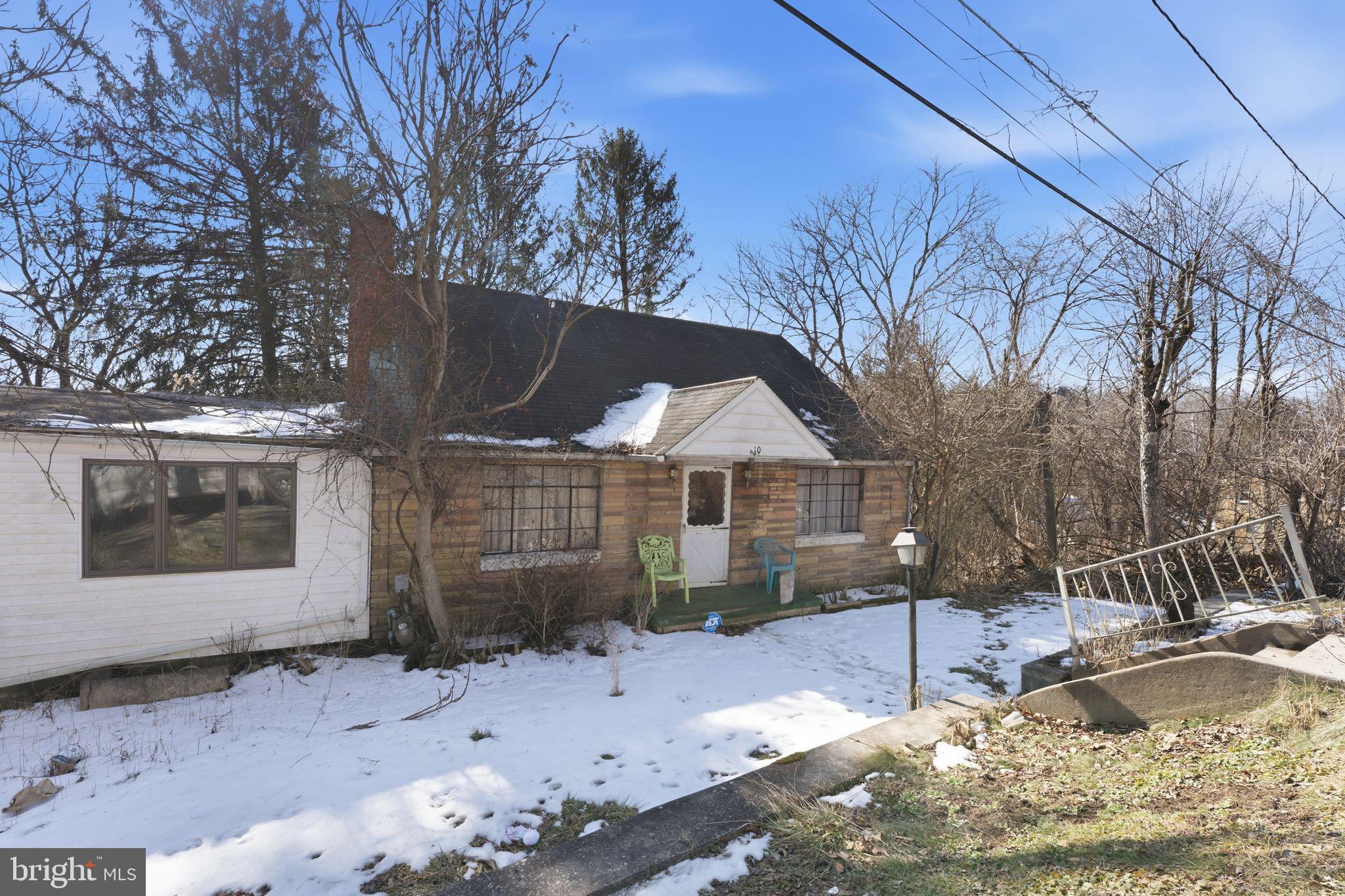 210 Roberts St  