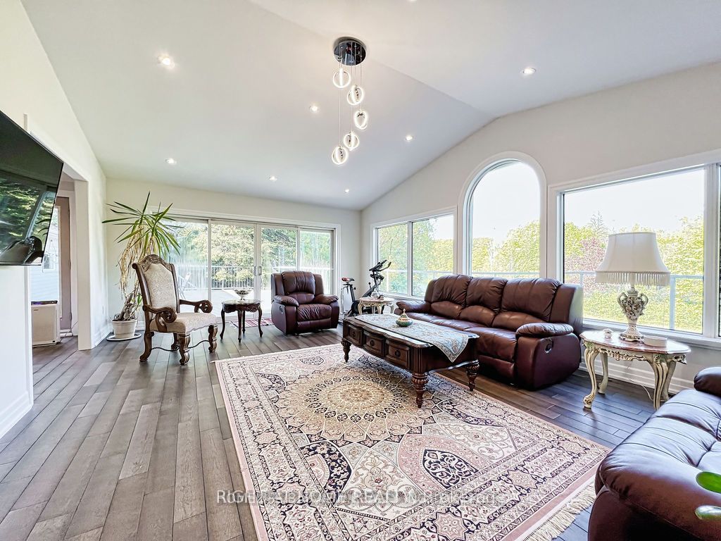 28 Bayview Park Lane