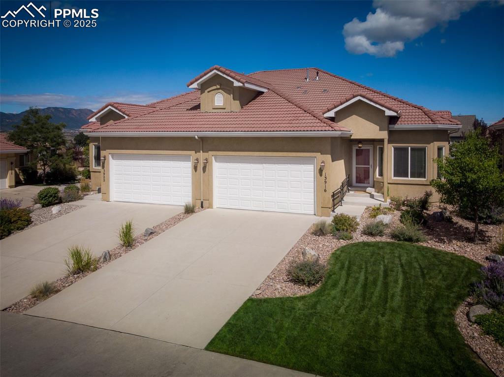 13916 Paradise Villas Grove