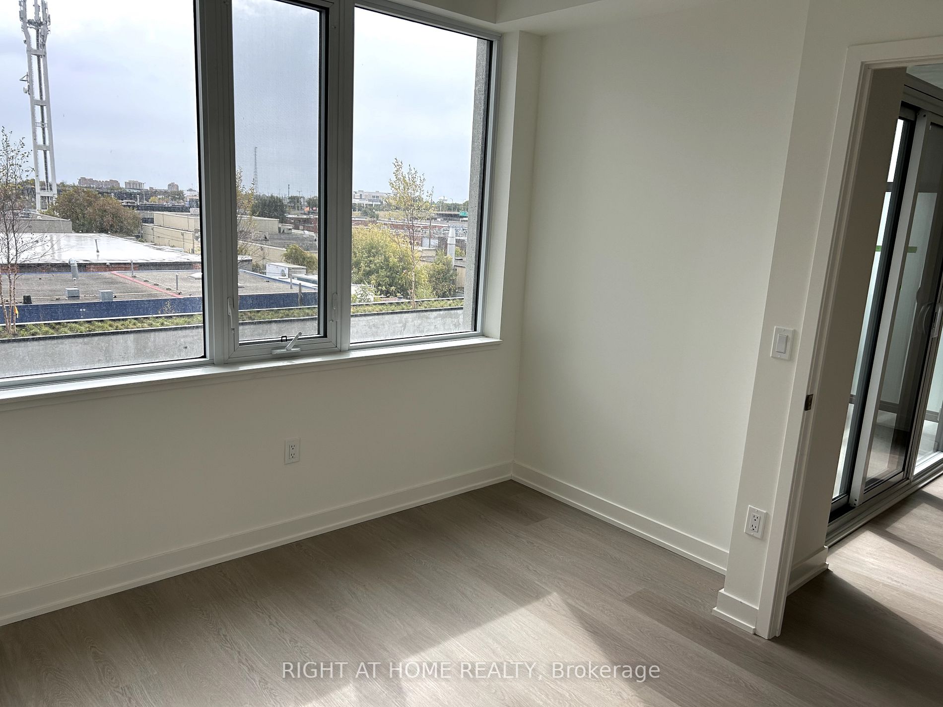 859 The Queensway N/A 311