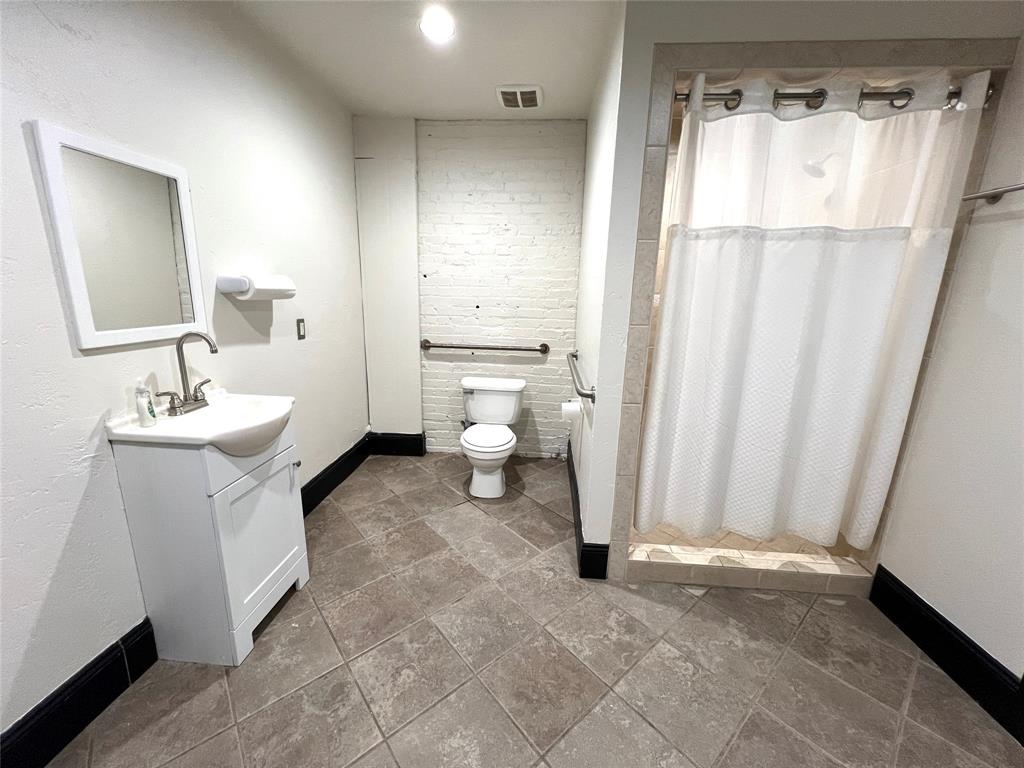 330 W Lamar Street 101